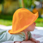 Chapeau, bob ou casquette anti-UV : quel couvre-chef anti uv choisir pour son enfant ?