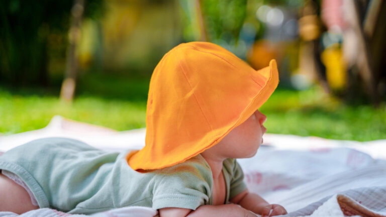 Chapeau, bob ou casquette anti-UV : quel couvre-chef anti uv choisir pour son enfant ?